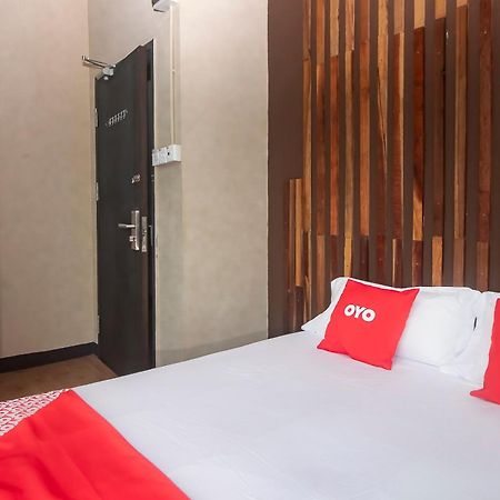 Oyo 90094 Hi Inn 3 Сибу Екстериор снимка
