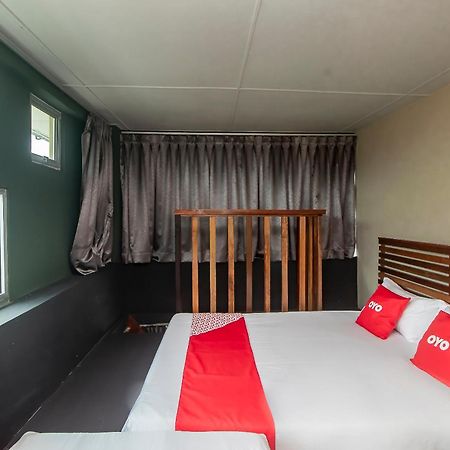 Oyo 90094 Hi Inn 3 Сибу Екстериор снимка