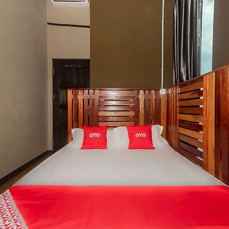 Oyo 90094 Hi Inn 3 Сибу Екстериор снимка