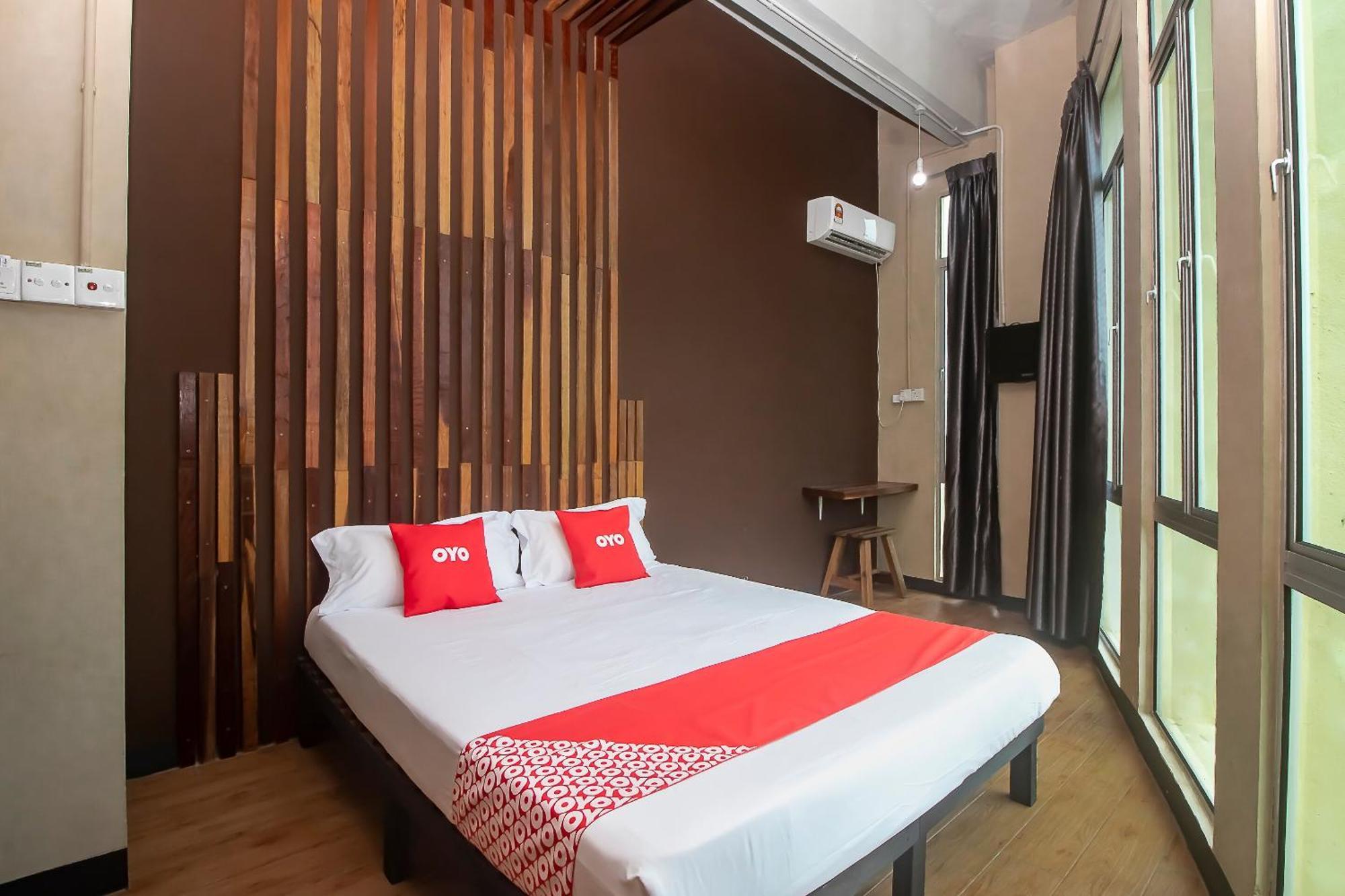 Oyo 90094 Hi Inn 3 Сибу Екстериор снимка