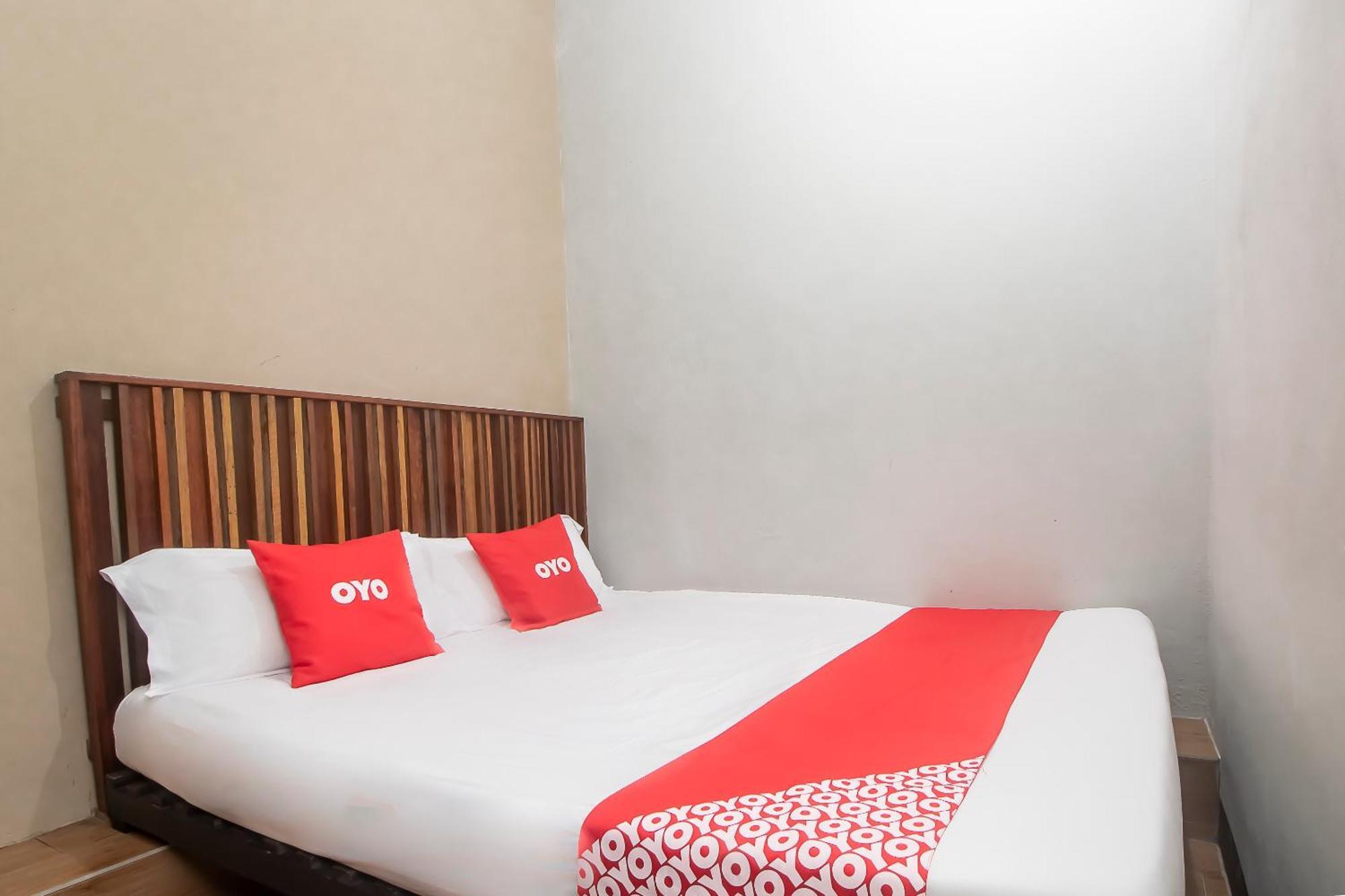 Oyo 90094 Hi Inn 3 Сибу Екстериор снимка