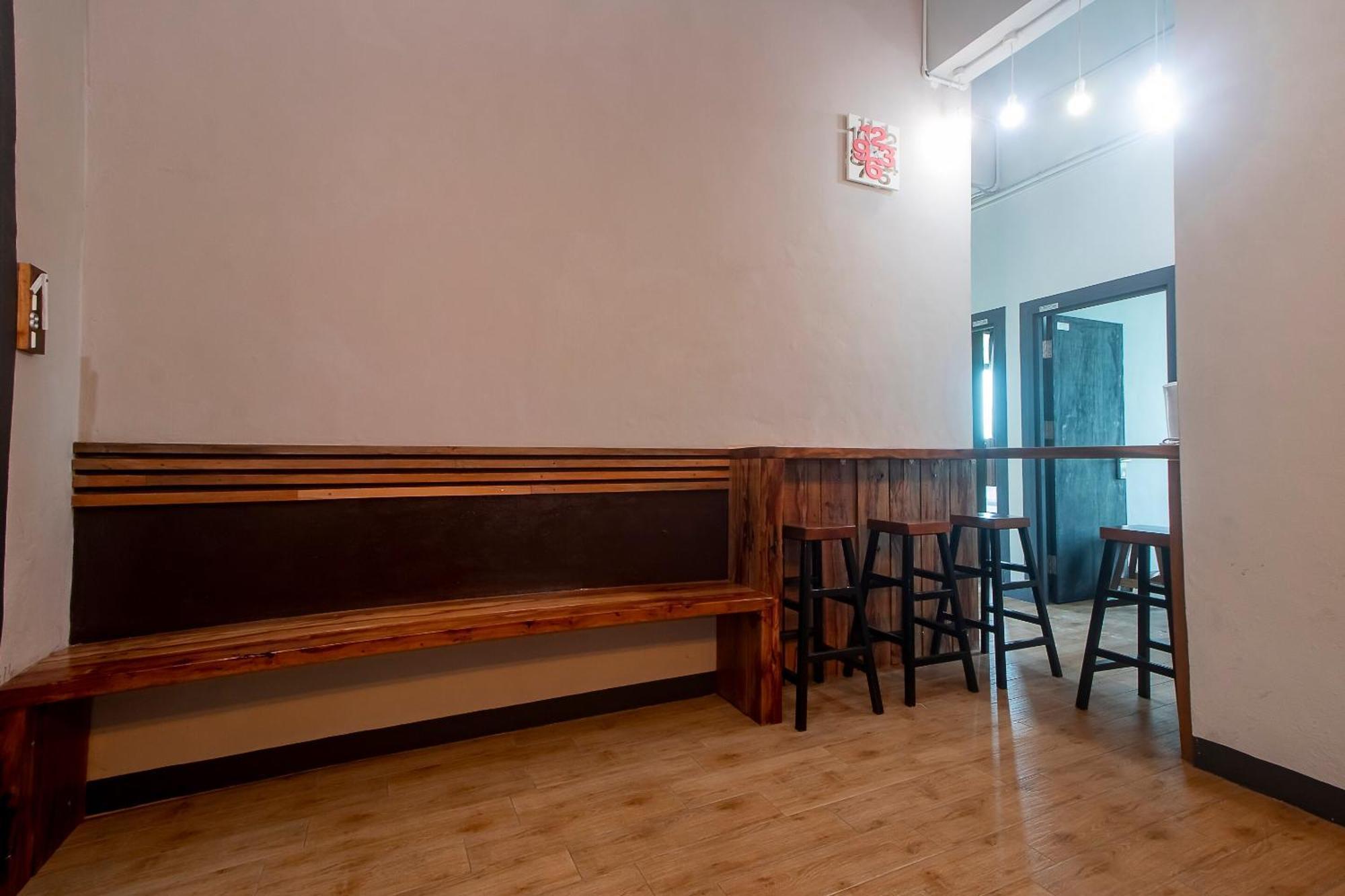Oyo 90094 Hi Inn 3 Сибу Екстериор снимка