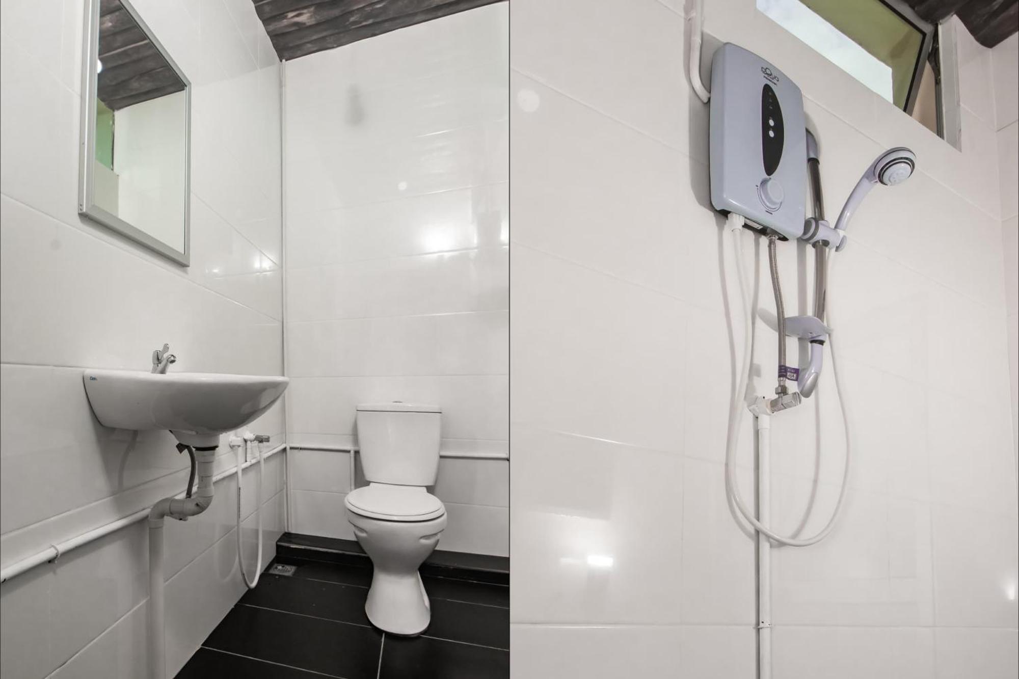 Oyo 90094 Hi Inn 3 Сибу Екстериор снимка