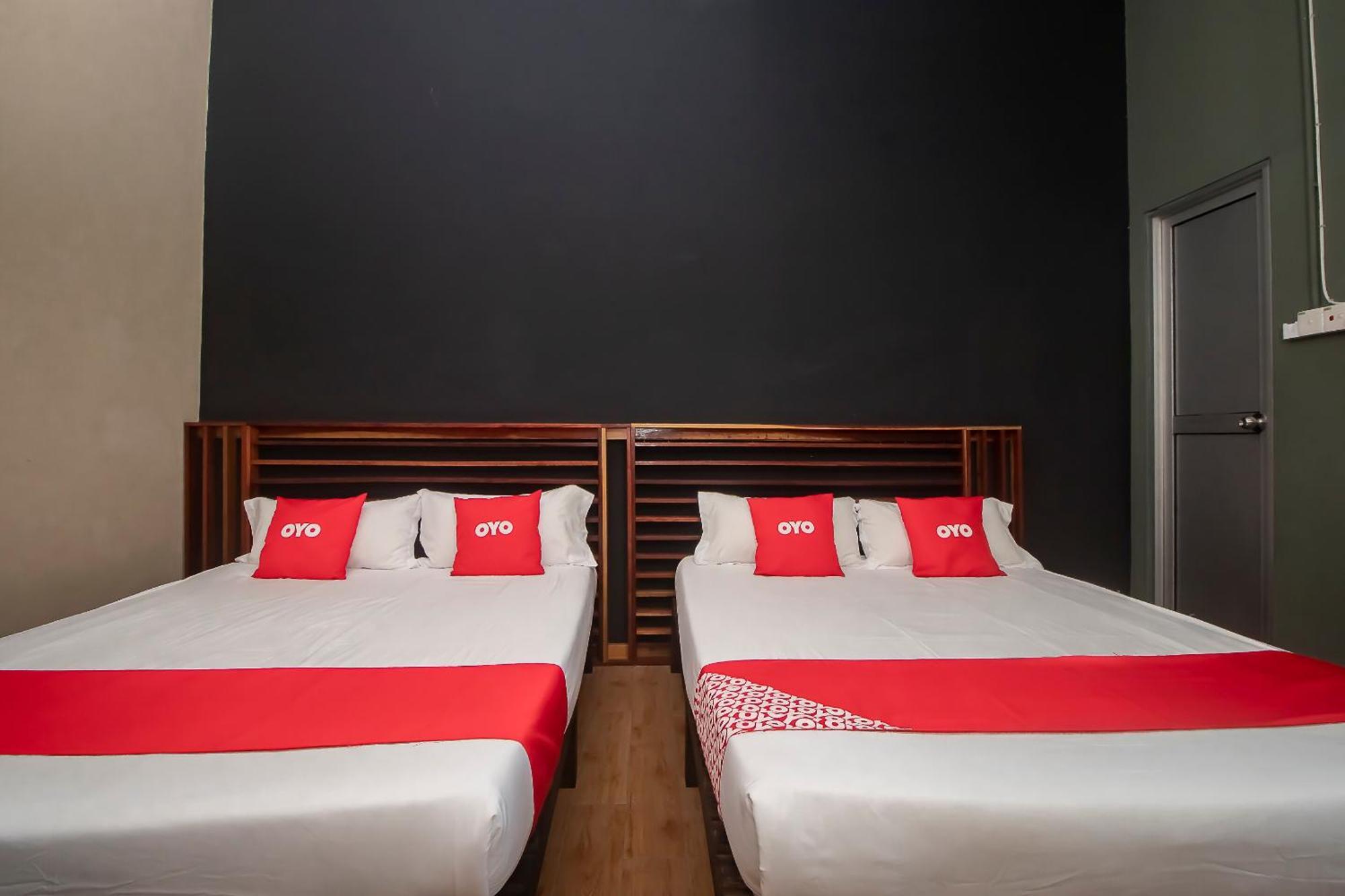 Oyo 90094 Hi Inn 3 Сибу Екстериор снимка
