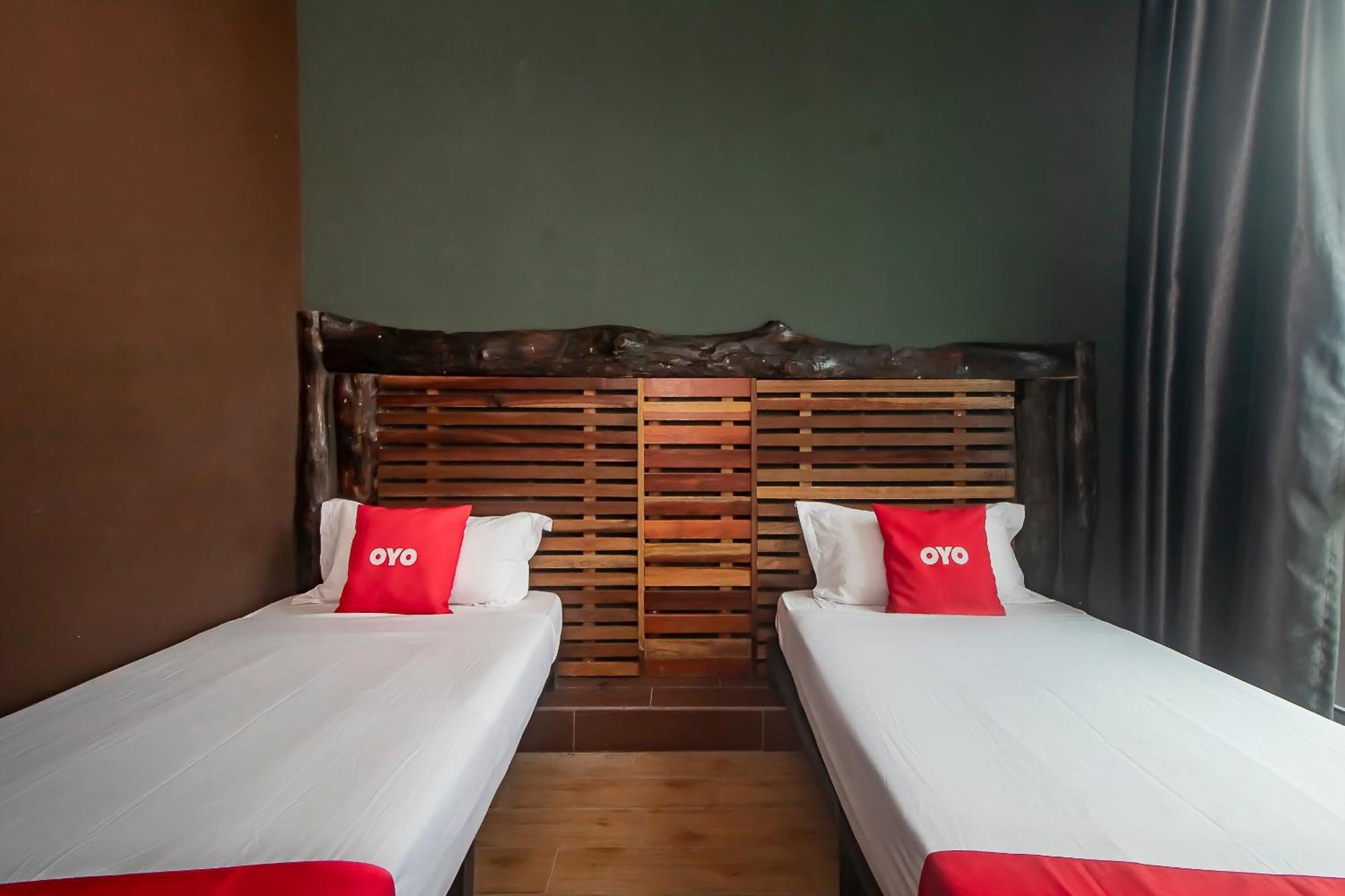 Oyo 90094 Hi Inn 3 Сибу Екстериор снимка