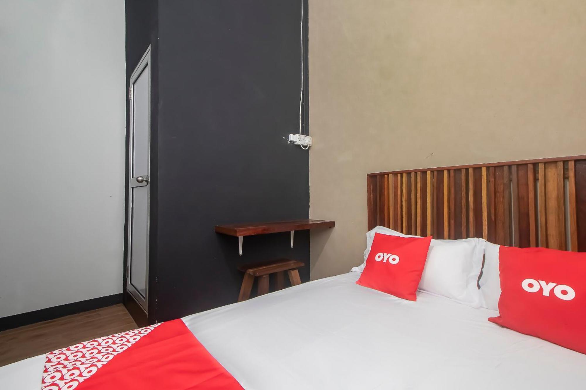 Oyo 90094 Hi Inn 3 Сибу Екстериор снимка
