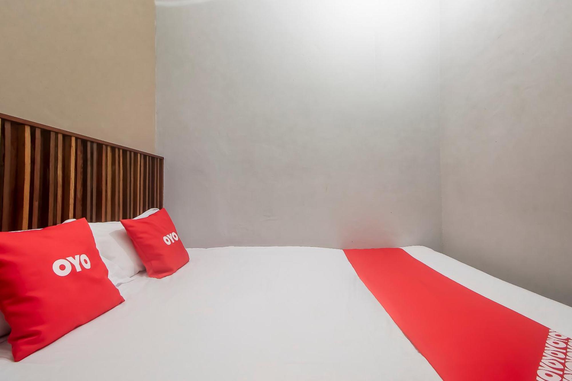 Oyo 90094 Hi Inn 3 Сибу Екстериор снимка