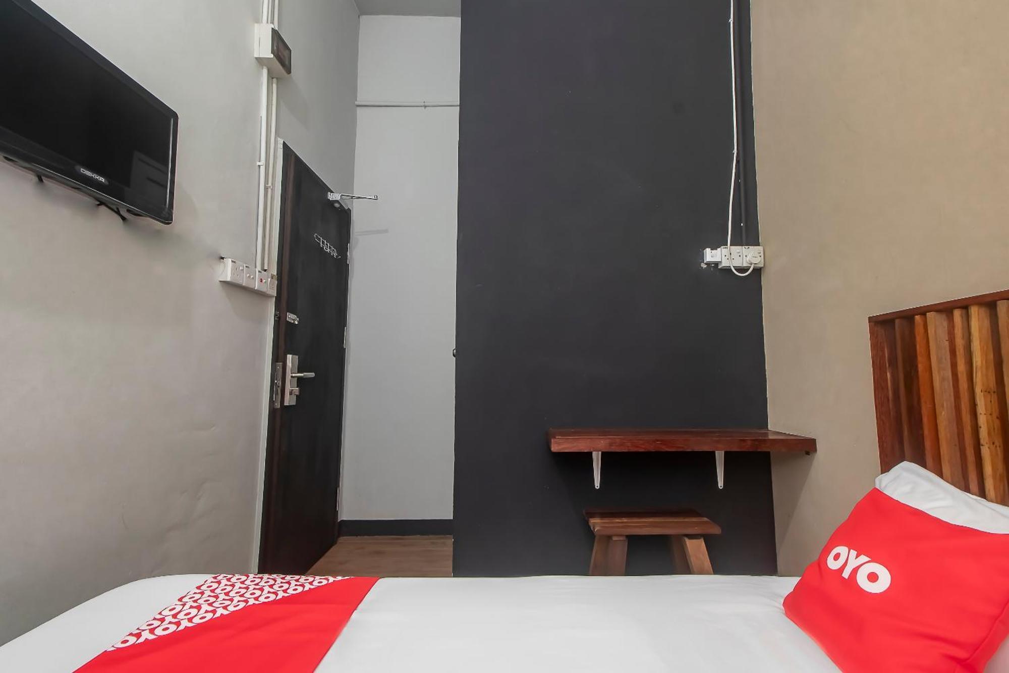 Oyo 90094 Hi Inn 3 Сибу Екстериор снимка