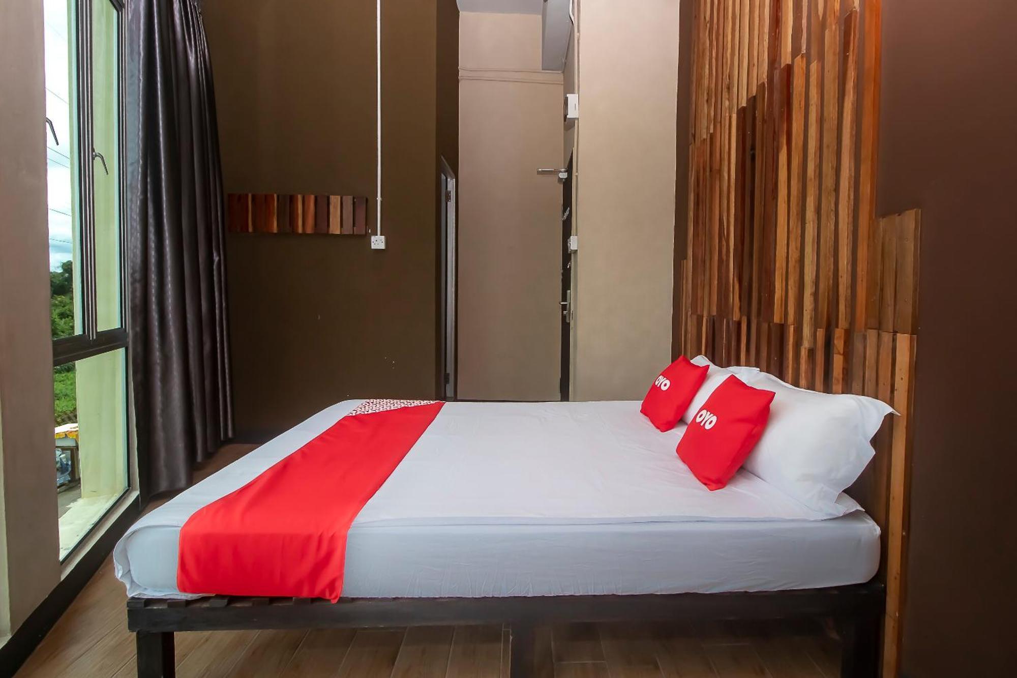 Oyo 90094 Hi Inn 3 Сибу Екстериор снимка