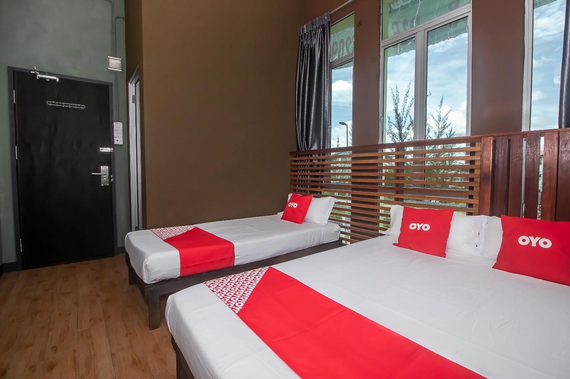 Oyo 90094 Hi Inn 3 Сибу Екстериор снимка