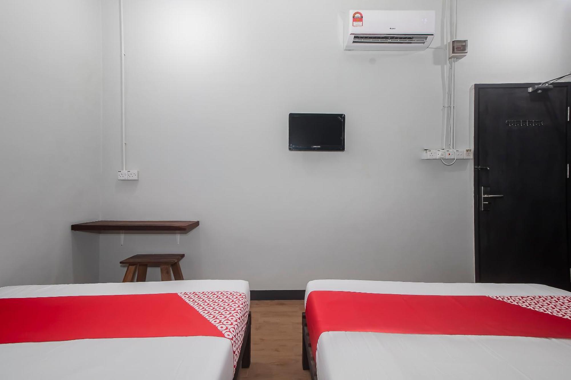 Oyo 90094 Hi Inn 3 Сибу Екстериор снимка