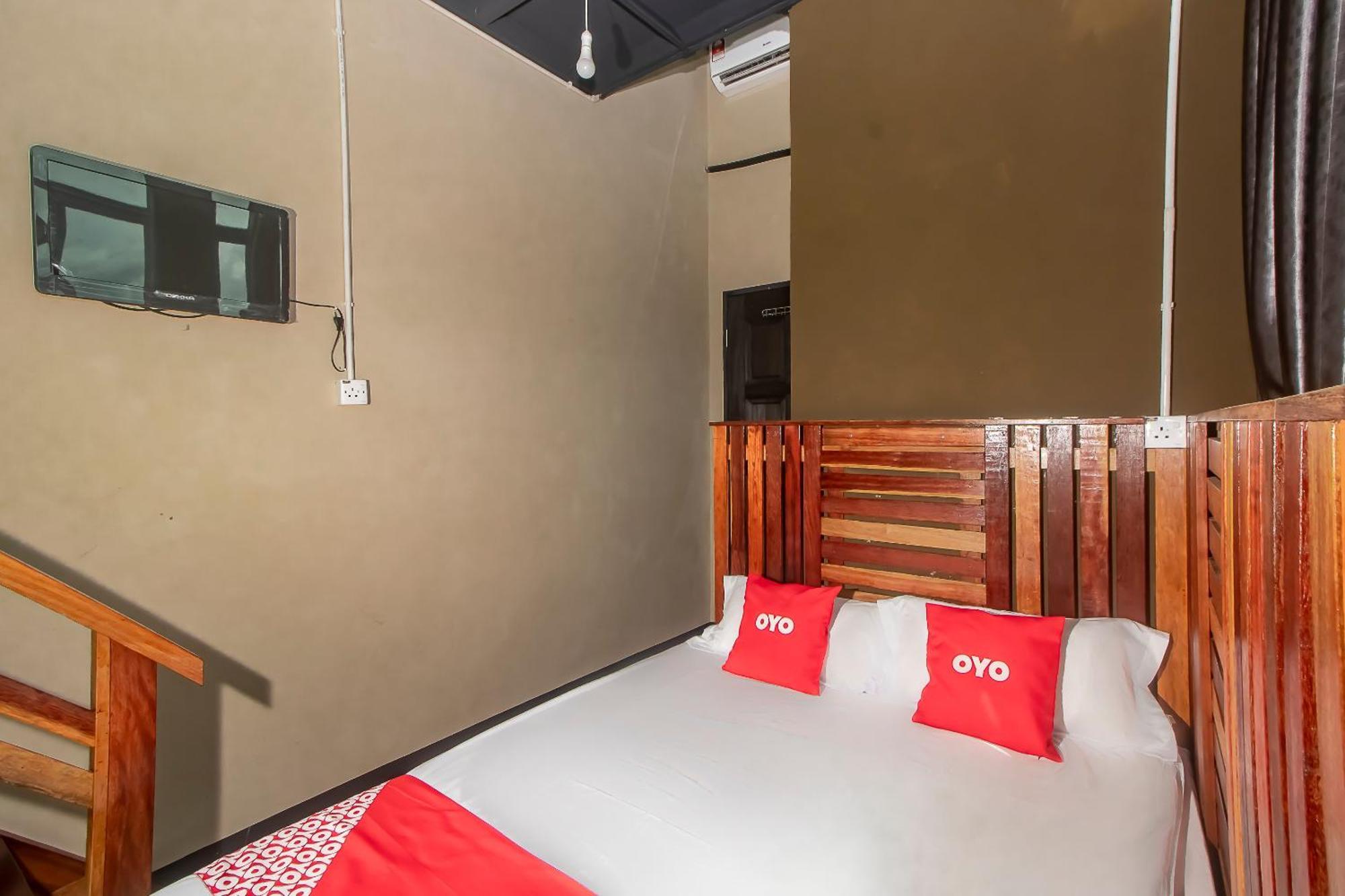 Oyo 90094 Hi Inn 3 Сибу Екстериор снимка