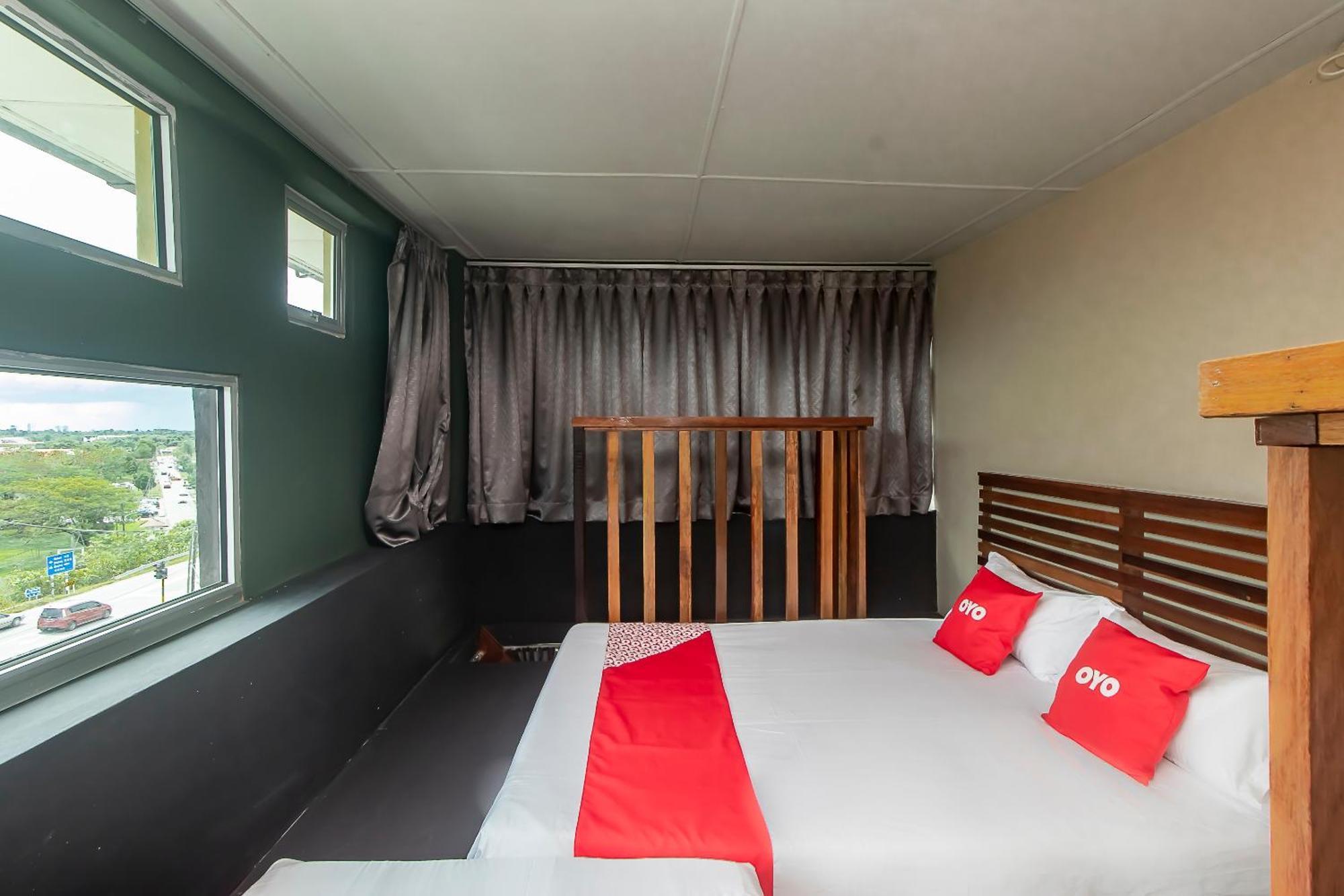 Oyo 90094 Hi Inn 3 Сибу Екстериор снимка
