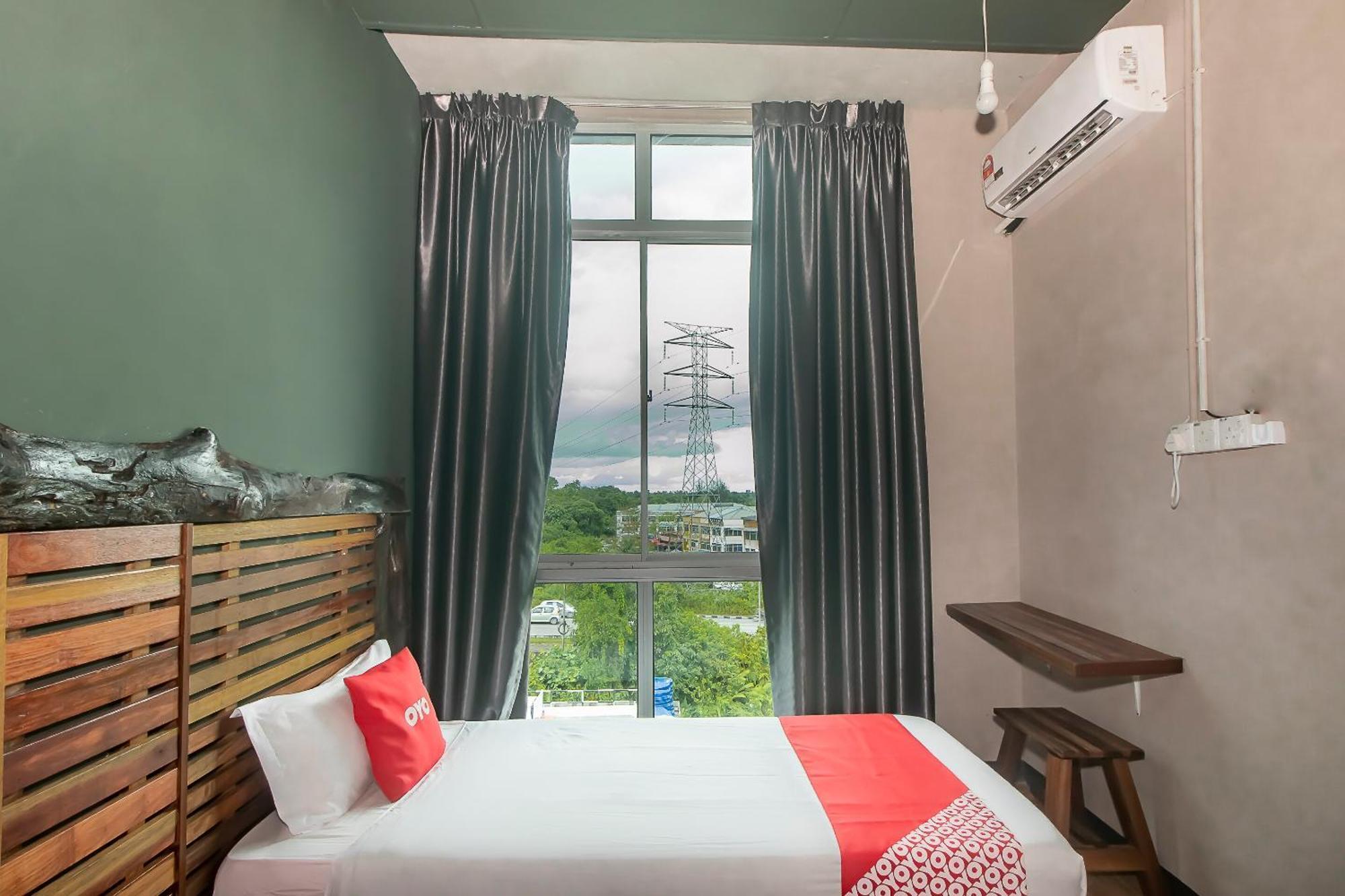Oyo 90094 Hi Inn 3 Сибу Екстериор снимка