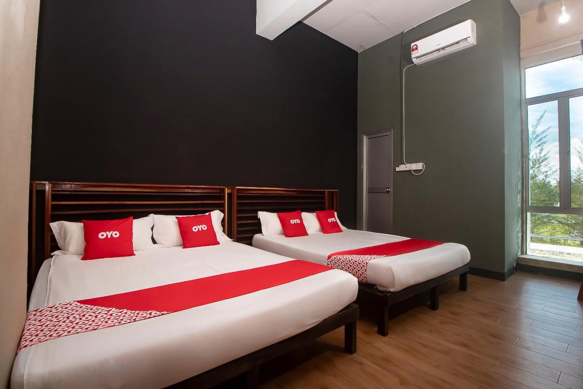 Oyo 90094 Hi Inn 3 Сибу Екстериор снимка