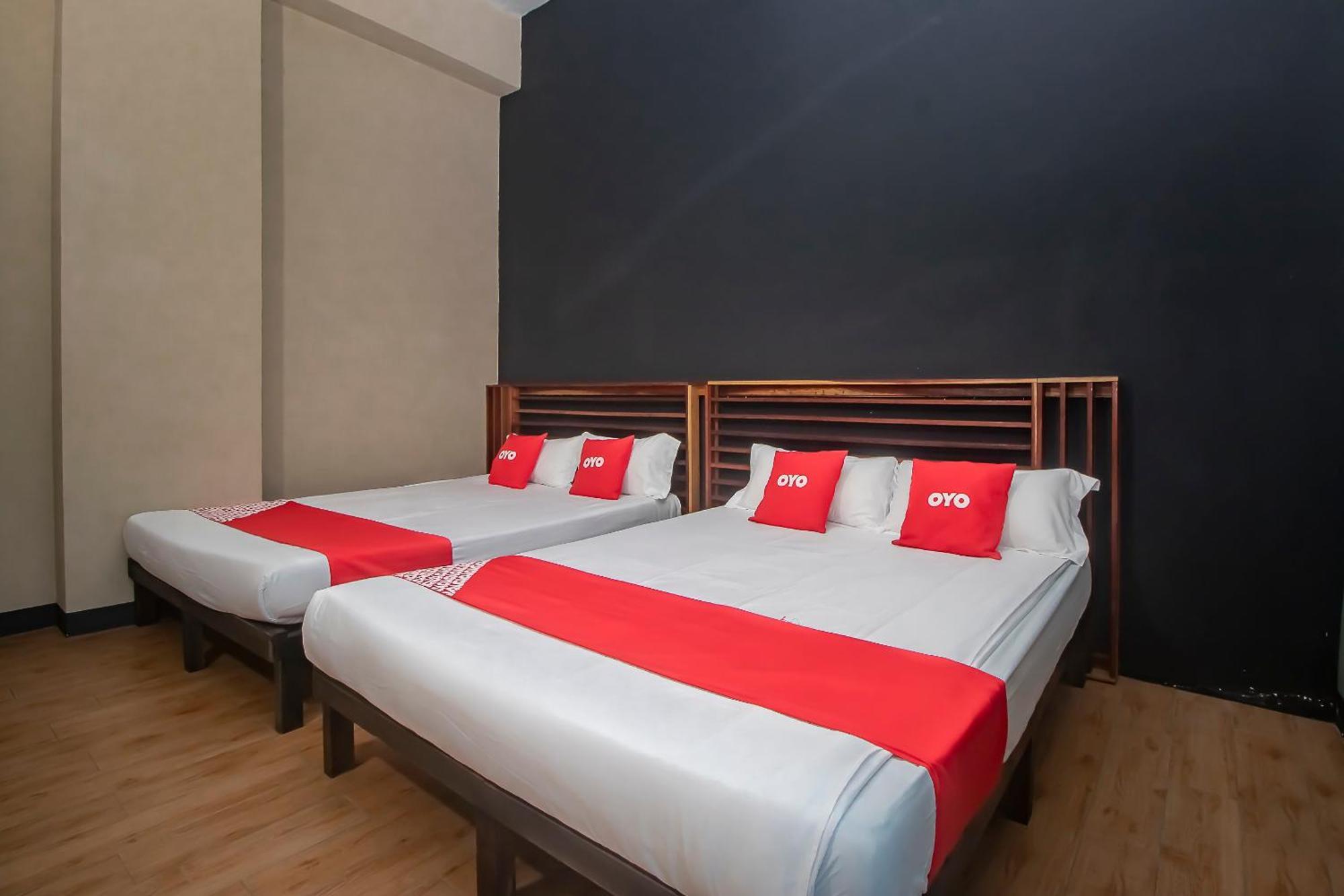 Oyo 90094 Hi Inn 3 Сибу Екстериор снимка