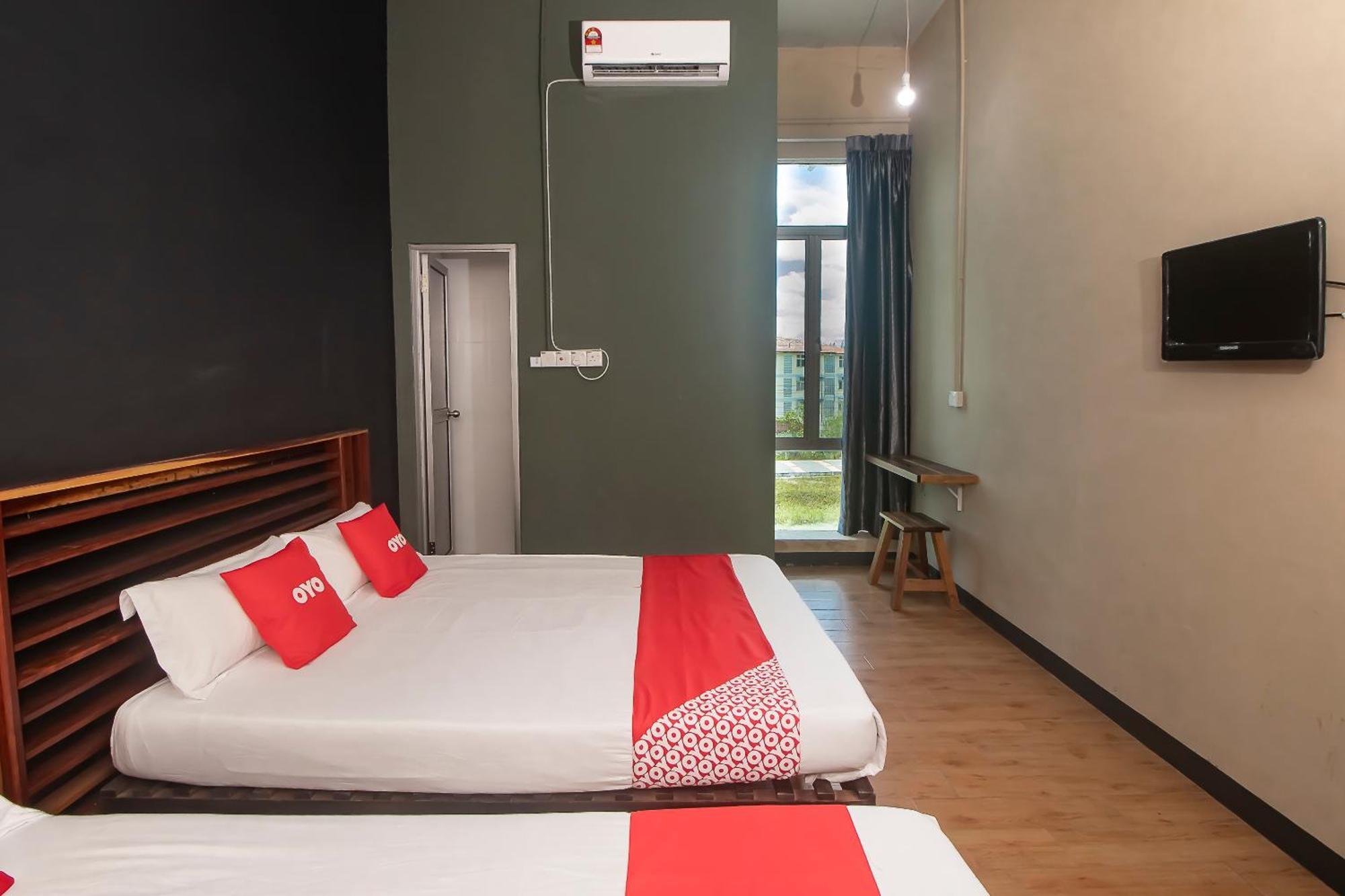 Oyo 90094 Hi Inn 3 Сибу Екстериор снимка