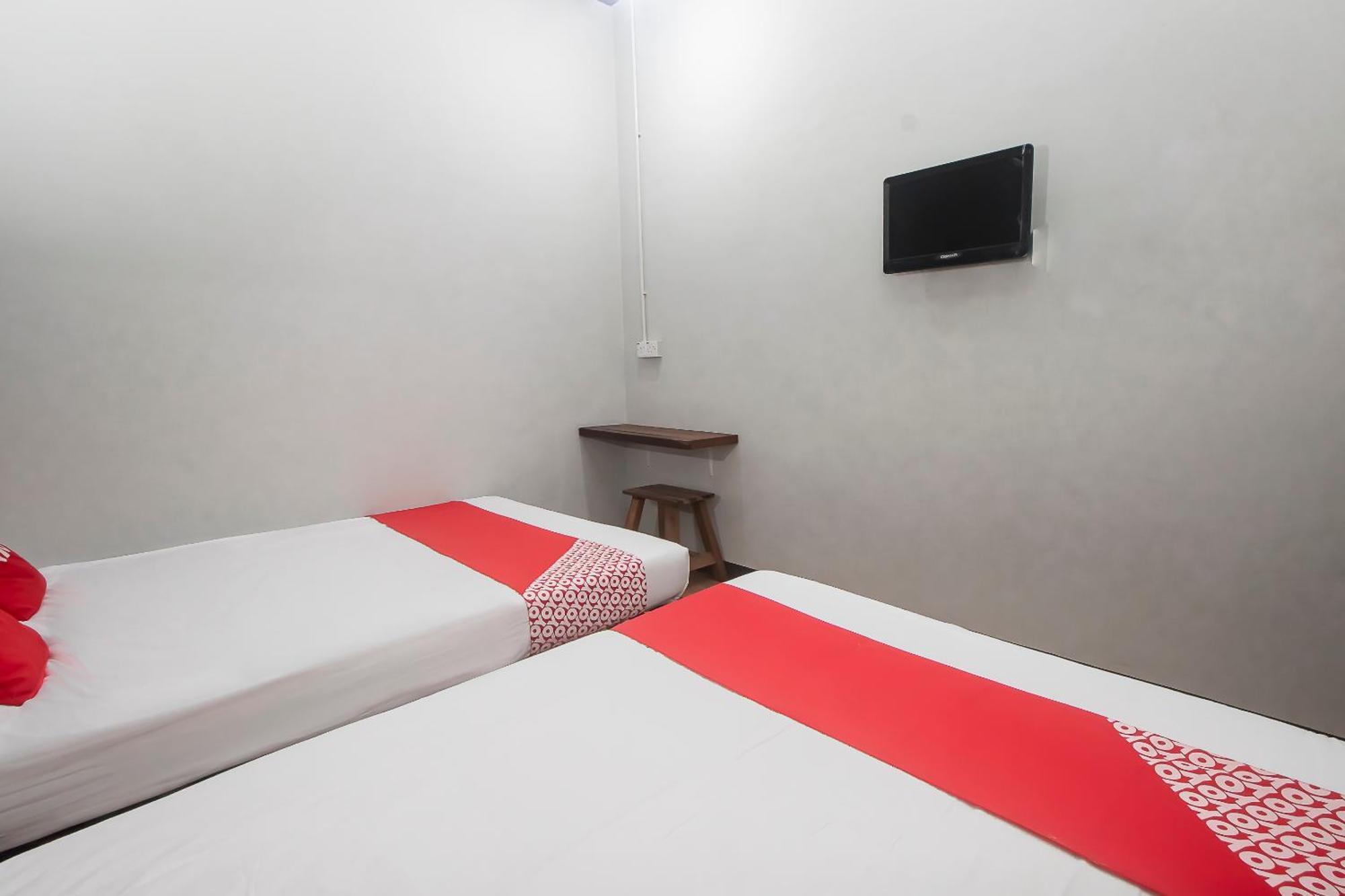 Oyo 90094 Hi Inn 3 Сибу Екстериор снимка