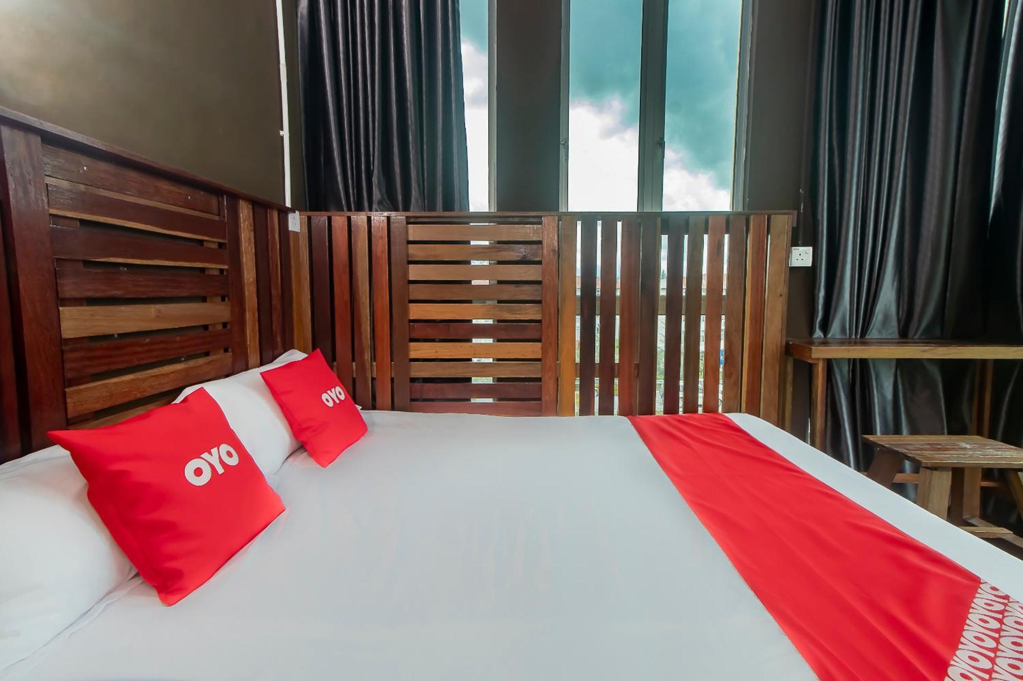 Oyo 90094 Hi Inn 3 Сибу Екстериор снимка