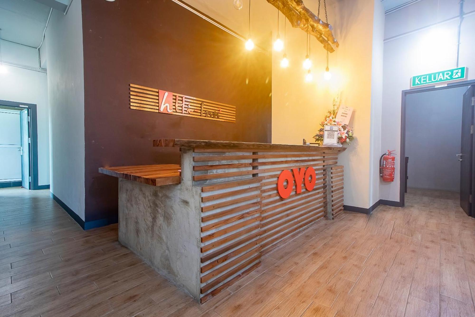 Oyo 90094 Hi Inn 3 Сибу Екстериор снимка